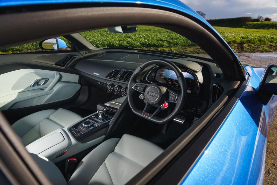 Интерьер Audi R8 V10 2019 года  (UK) (фото 33 из 79)